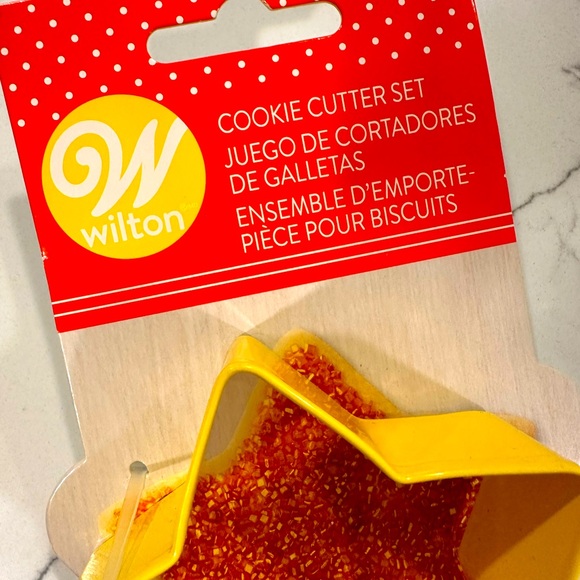 NWT Wilton Cookie Cutter Set - Picture 5 of 8